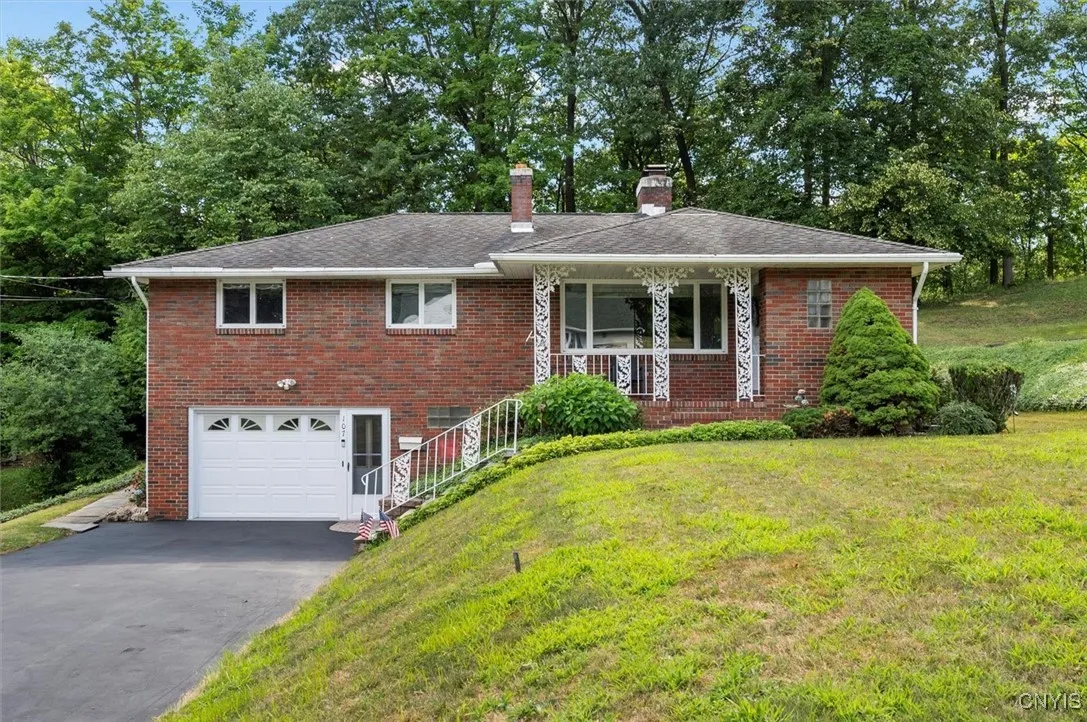 107 Huntshill Road, Geddes, New York 13209, Geddes, New York 13209, 3 Bedrooms Bedrooms, 7 Rooms Rooms,2 BathroomsBathrooms,Residential,Closed,107 Huntshill Road, Geddes, New York 13209,0,S1624144