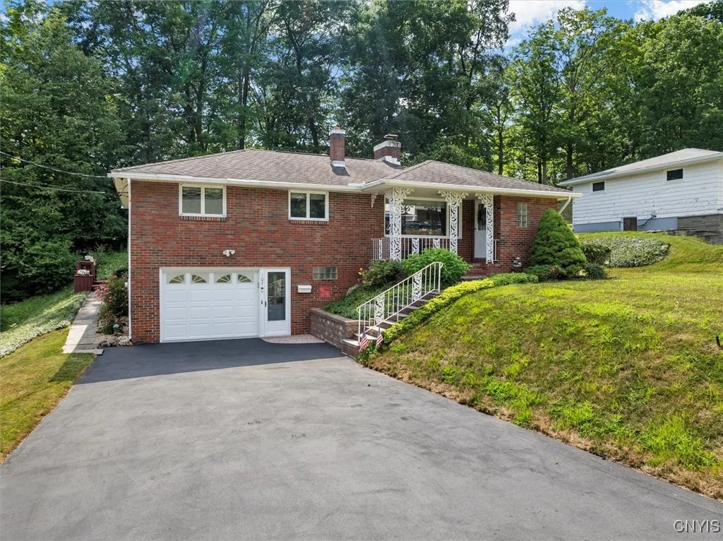 107 Huntshill Road, Geddes, New York 13209, Geddes, New York 13209, 3 Bedrooms Bedrooms, 7 Rooms Rooms,2 BathroomsBathrooms,Residential,Closed,107 Huntshill Road, Geddes, New York 13209,0,S1624144