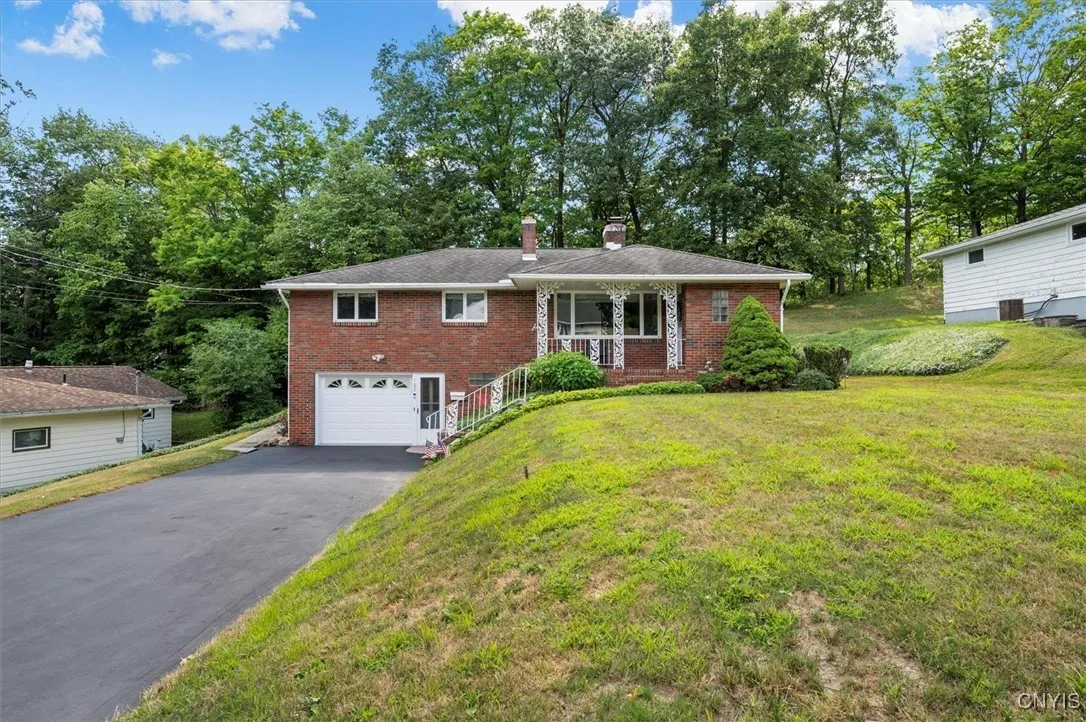 107 Huntshill Road, Geddes, New York 13209, Geddes, New York 13209, 3 Bedrooms Bedrooms, 7 Rooms Rooms,2 BathroomsBathrooms,Residential,Closed,107 Huntshill Road, Geddes, New York 13209,0,S1624144