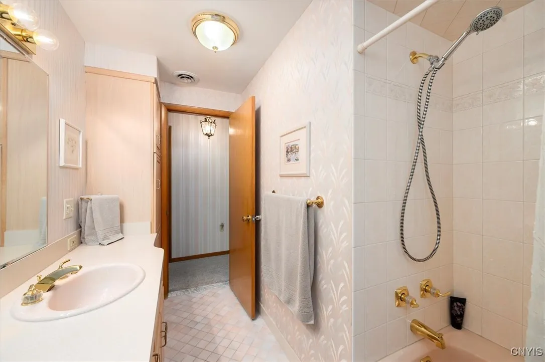 107 Huntshill Road, Geddes, New York 13209, Geddes, New York 13209, 3 Bedrooms Bedrooms, 7 Rooms Rooms,2 BathroomsBathrooms,Residential,Closed,107 Huntshill Road, Geddes, New York 13209,0,S1624144