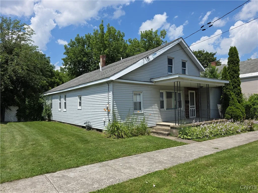 1110 Leeds Street, Utica, New York 13501, Utica, New York 13501, 3 Bedrooms Bedrooms, 8 Rooms Rooms,2 BathroomsBathrooms,Residential,Closed,1110 Leeds Street, Utica, New York 13501,0,S1623969