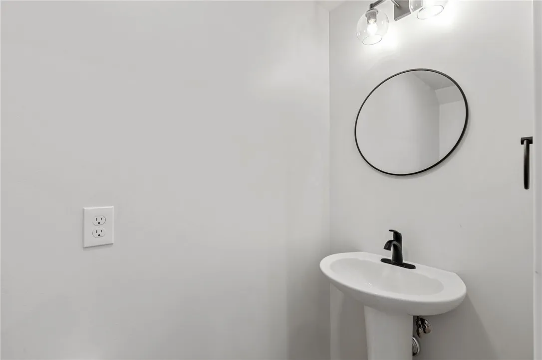 175 South Union Street, Rochester, New York 14607, Rochester, New York 14607, 2 Bedrooms Bedrooms, 4 Rooms Rooms,1 BathroomBathrooms,Residential,For Sale,175 South Union Street, Rochester, New York 14607,0,R1623439