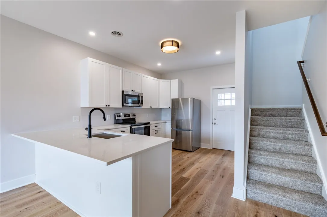 175 South Union Street, Rochester, New York 14607, Rochester, New York 14607, 2 Bedrooms Bedrooms, 4 Rooms Rooms,1 BathroomBathrooms,Residential,For Sale,175 South Union Street, Rochester, New York 14607,0,R1623439