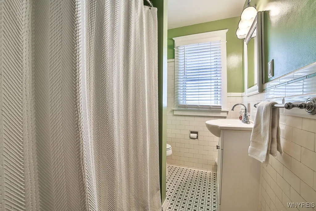 104 Shepard Avenue, Tonawanda, New York 14217, Tonawanda, New York 14217, 3 Bedrooms Bedrooms, ,2 BathroomsBathrooms,Residential,For Sale,104 Shepard Avenue, Tonawanda, New York 14217,B1624409