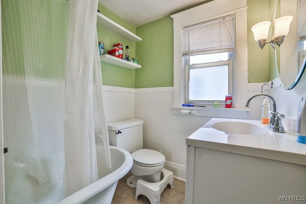 104 Shepard Avenue, Tonawanda, New York 14217, Tonawanda, New York 14217, 3 Bedrooms Bedrooms, ,2 BathroomsBathrooms,Residential,For Sale,104 Shepard Avenue, Tonawanda, New York 14217,B1624409