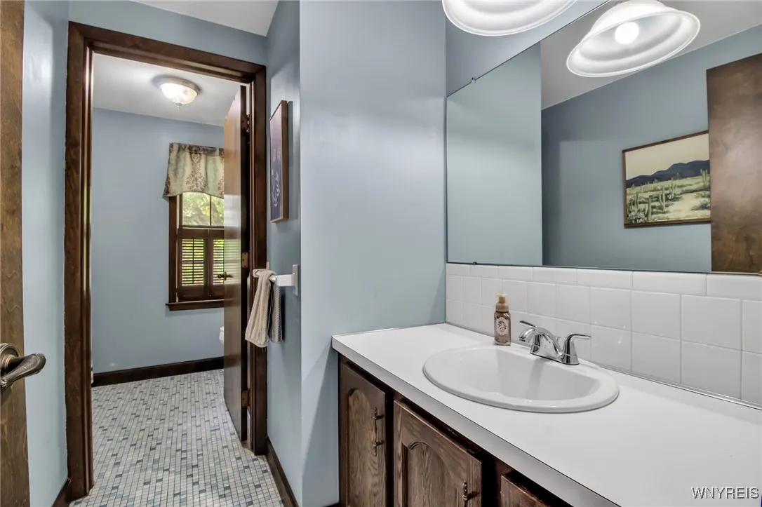 5161 Armor Duells Road, Orchard Park, New York 141, Orchard Park, New York 14127, 4 Bedrooms Bedrooms, 12 Rooms Rooms,2 BathroomsBathrooms,Residential,For Sale,5161 Armor Duells Road, Orchard Park, New York 141,B1623393