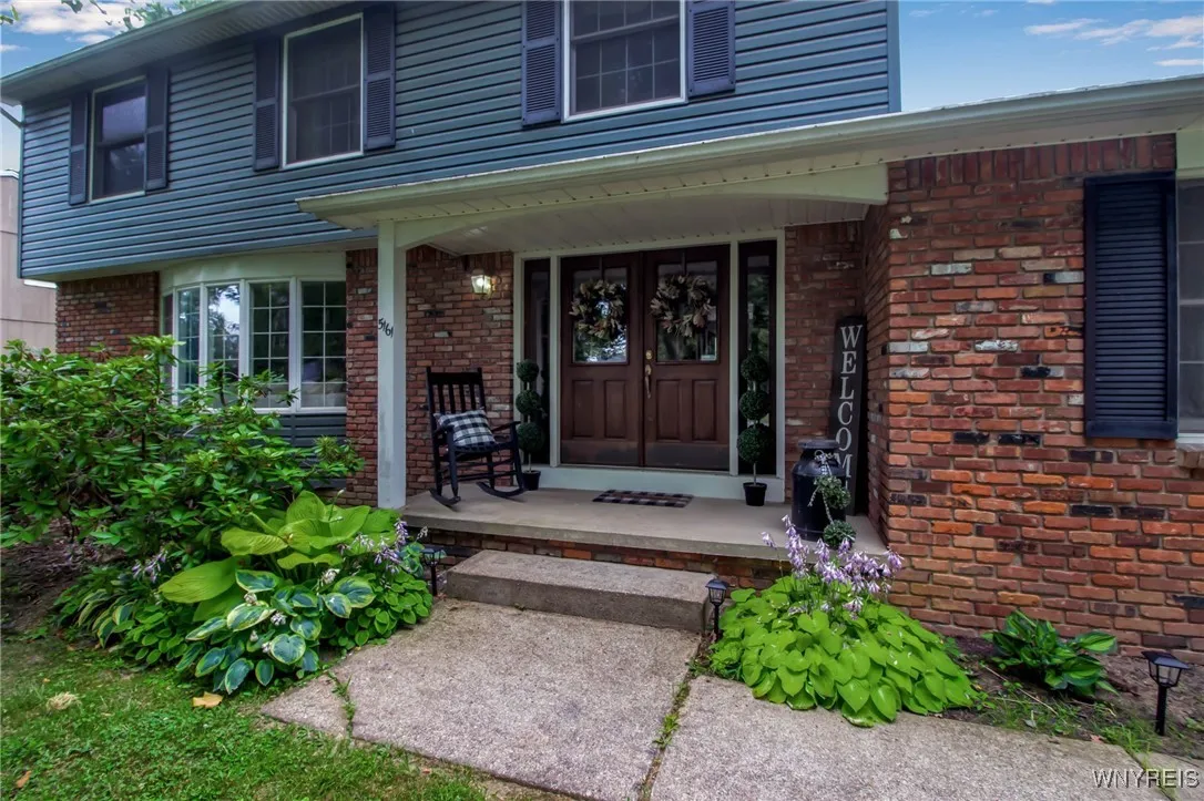 5161 Armor Duells Road, Orchard Park, New York 141, Orchard Park, New York 14127, 4 Bedrooms Bedrooms, 12 Rooms Rooms,2 BathroomsBathrooms,Residential,For Sale,5161 Armor Duells Road, Orchard Park, New York 141,B1623393