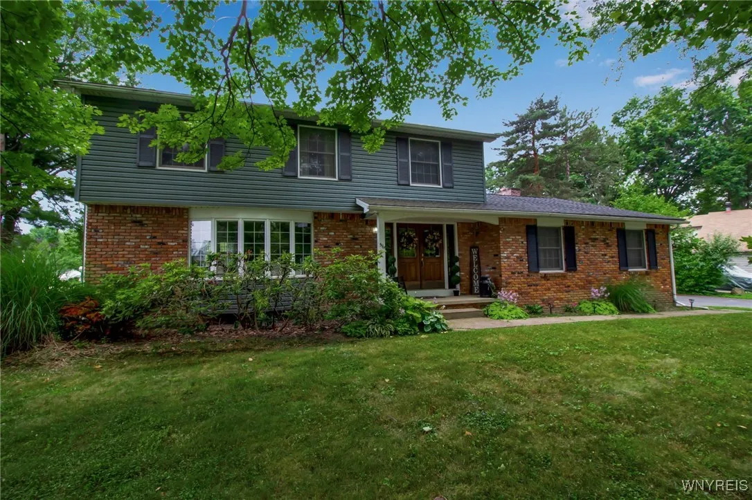5161 Armor Duells Road, Orchard Park, New York 141, Orchard Park, New York 14127, 4 Bedrooms Bedrooms, 12 Rooms Rooms,2 BathroomsBathrooms,Residential,For Sale,5161 Armor Duells Road, Orchard Park, New York 141,B1623393