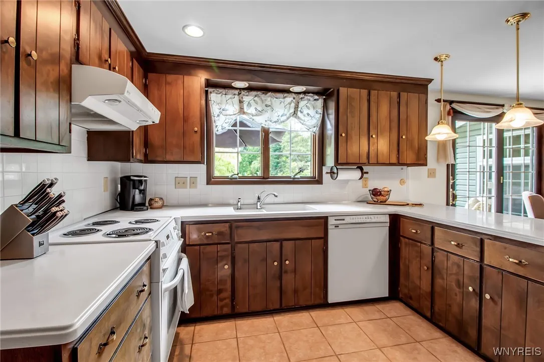 5161 Armor Duells Road, Orchard Park, New York 141, Orchard Park, New York 14127, 4 Bedrooms Bedrooms, 12 Rooms Rooms,2 BathroomsBathrooms,Residential,For Sale,5161 Armor Duells Road, Orchard Park, New York 141,B1623393