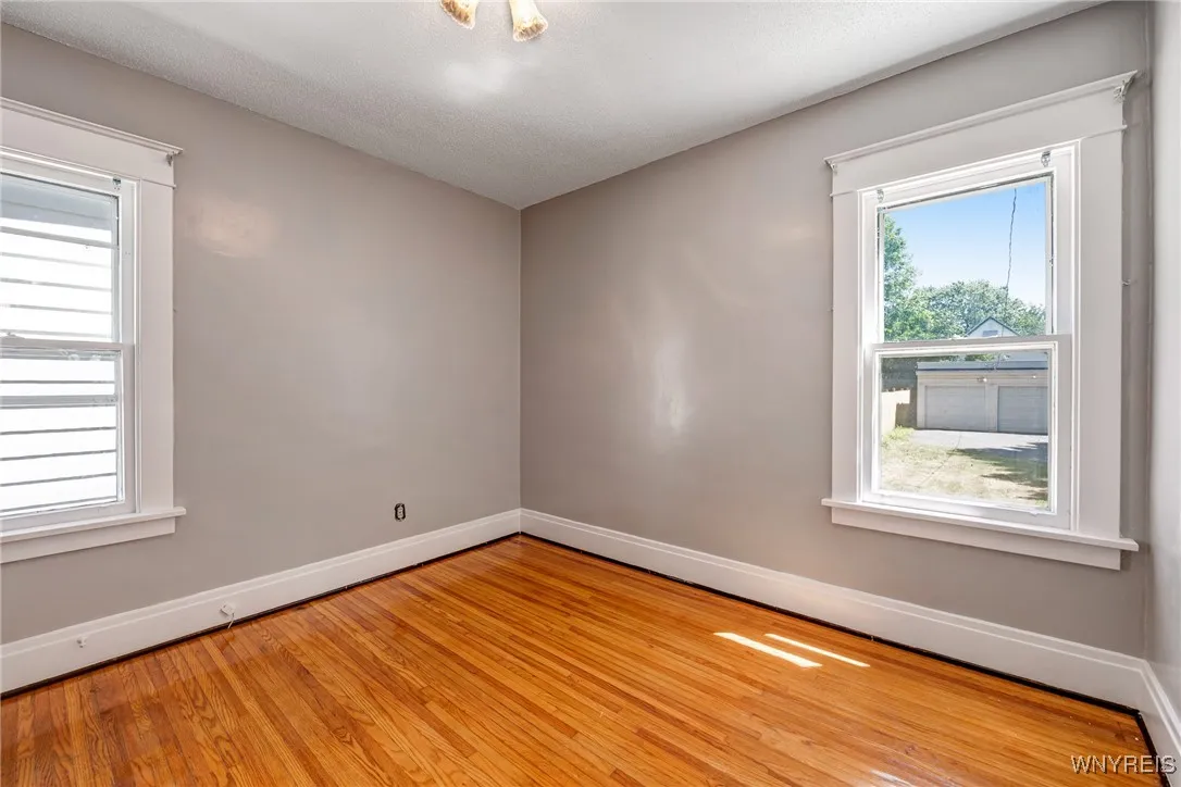 111 Sprenger Avenue, Buffalo, New York 14211, Buffalo, New York 14211, 5 Bedrooms Bedrooms, ,2 BathroomsBathrooms,Residential,Closed,111 Sprenger Avenue, Buffalo, New York 14211,0,B1624456