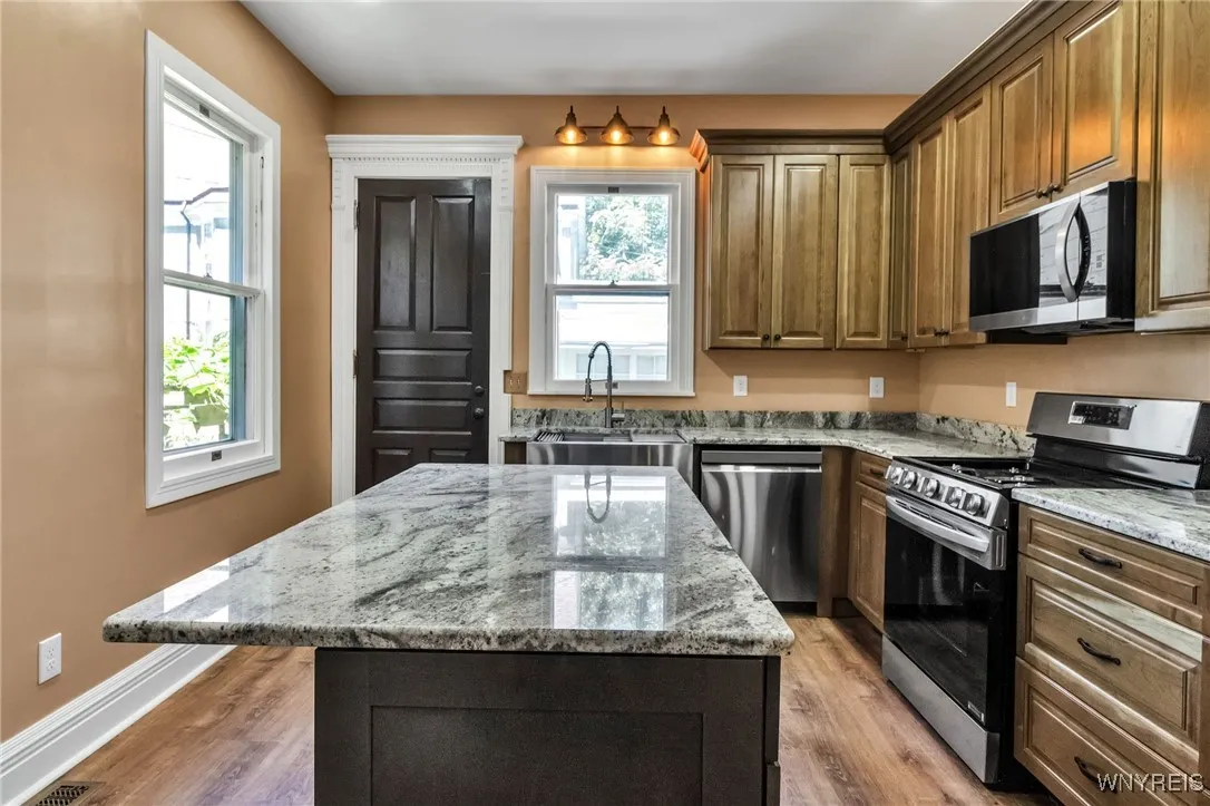 45 Saint Johns Place, Buffalo, New York 14201, Buffalo, New York 14201, 1 Bedroom Bedrooms, 6 Rooms Rooms,1 BathroomBathrooms,Residential Lease,For Rent,45 Saint Johns Place, Buffalo, New York 14201,B1624465