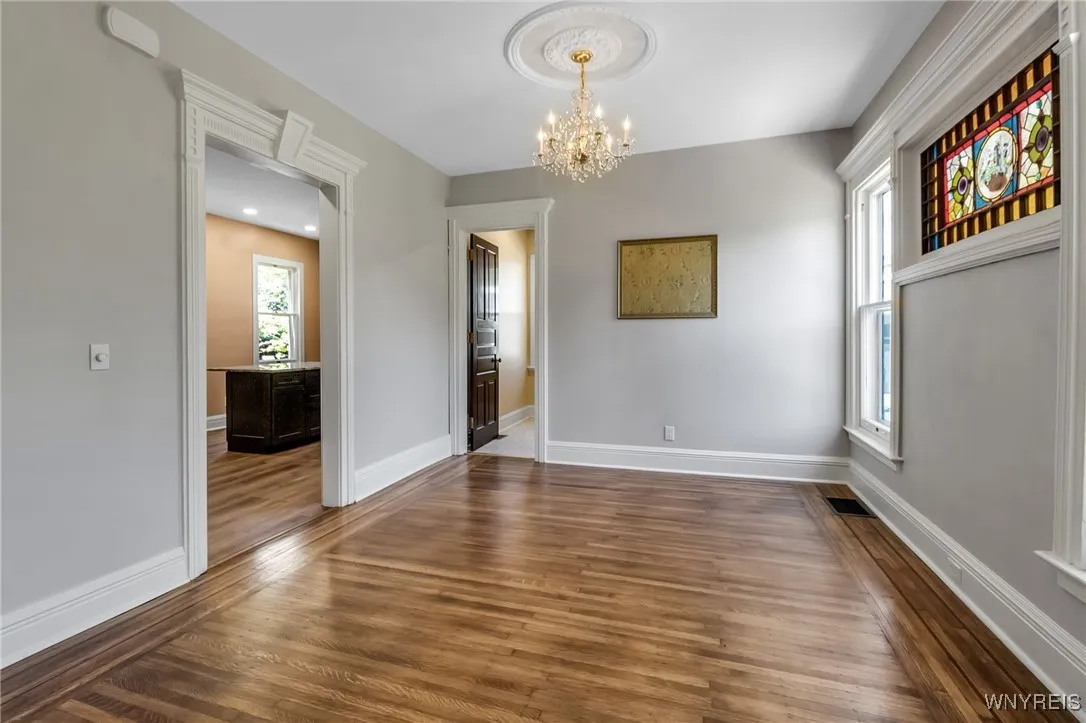 45 Saint Johns Place, Buffalo, New York 14201, Buffalo, New York 14201, 1 Bedroom Bedrooms, 6 Rooms Rooms,1 BathroomBathrooms,Residential Lease,For Rent,45 Saint Johns Place, Buffalo, New York 14201,B1624465