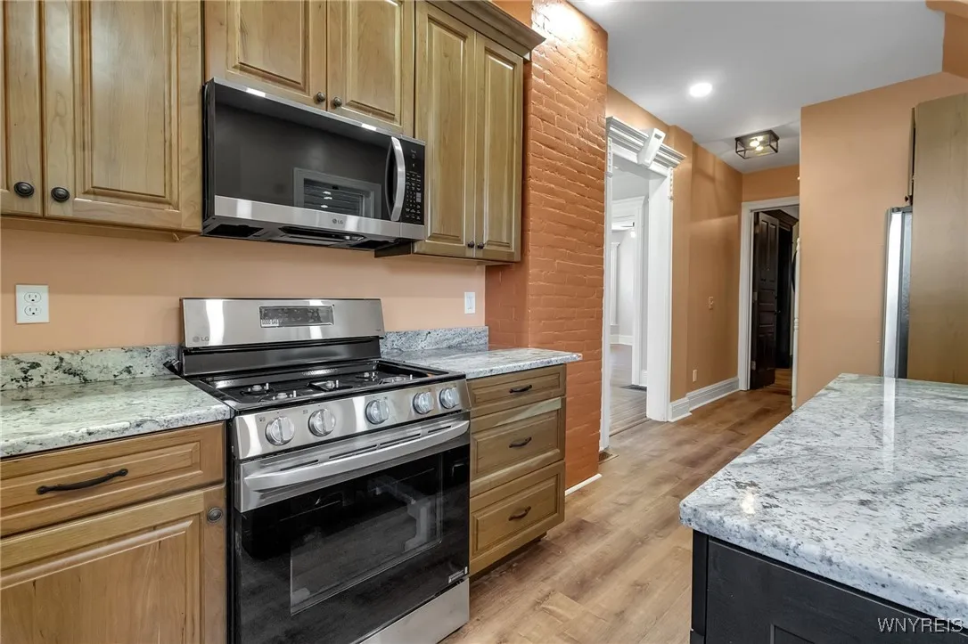 45 Saint Johns Place, Buffalo, New York 14201, Buffalo, New York 14201, 1 Bedroom Bedrooms, 6 Rooms Rooms,1 BathroomBathrooms,Residential Lease,For Rent,45 Saint Johns Place, Buffalo, New York 14201,B1624465