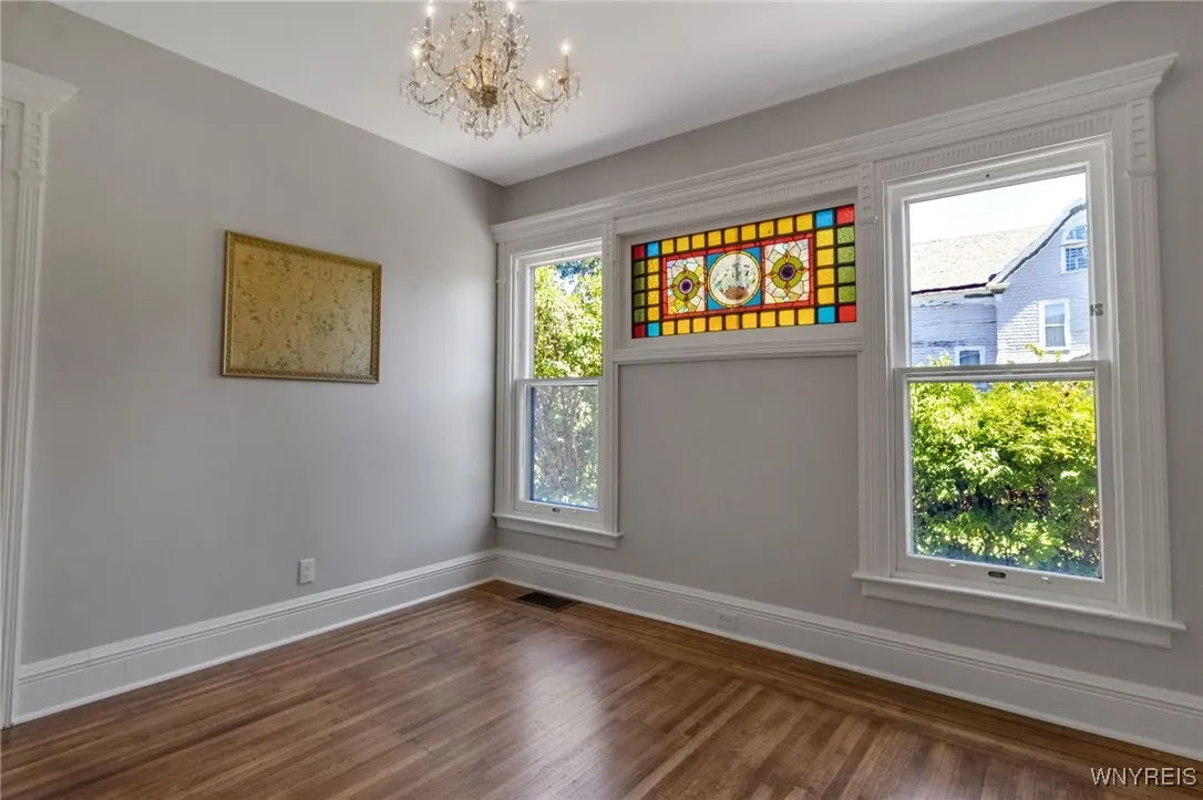 45 Saint Johns Place, Buffalo, New York 14201, Buffalo, New York 14201, 1 Bedroom Bedrooms, 6 Rooms Rooms,1 BathroomBathrooms,Residential Lease,For Rent,45 Saint Johns Place, Buffalo, New York 14201,B1624465
