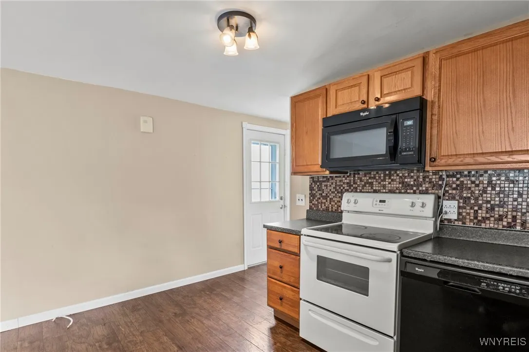 329 Hamilton Boulevard, Tonawanda, New York 14217, Tonawanda, New York 14217, 3 Bedrooms Bedrooms, 6 Rooms Rooms,1 BathroomBathrooms,Residential,For Sale,329 Hamilton Boulevard, Tonawanda, New York 14217,B1624158