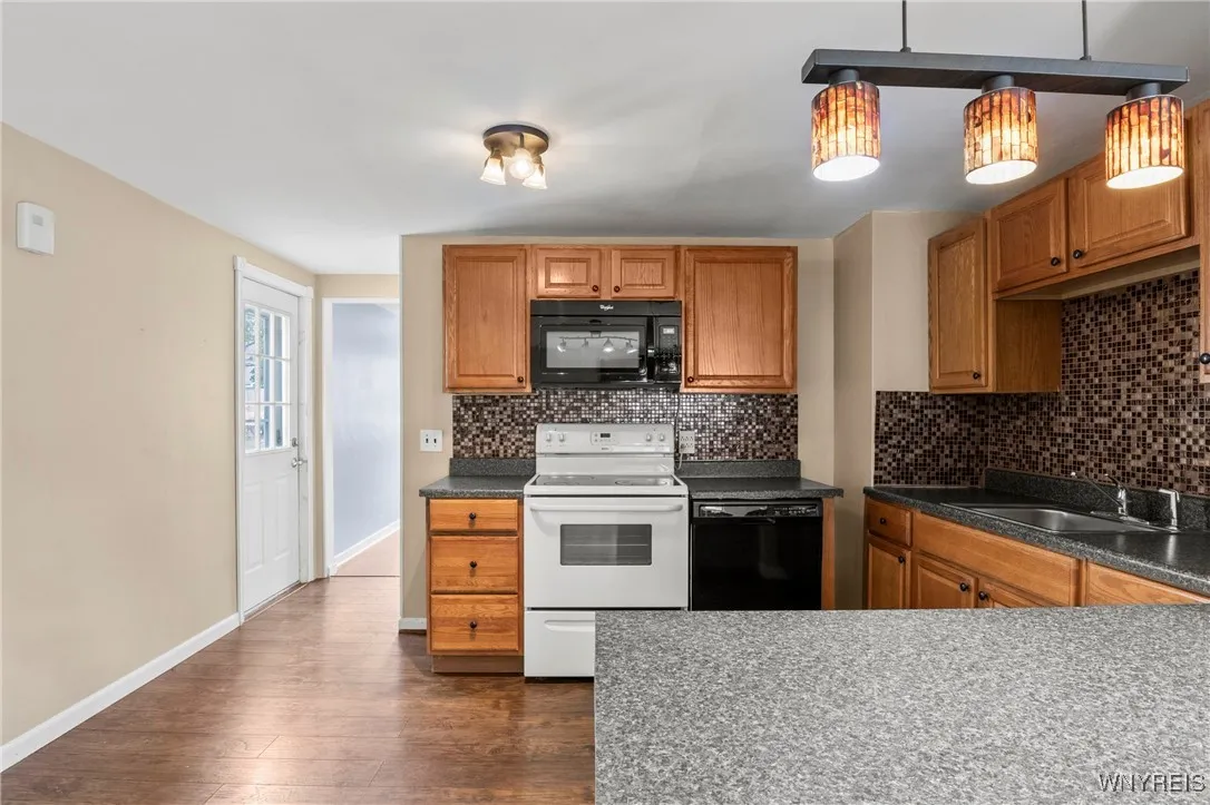 329 Hamilton Boulevard, Tonawanda, New York 14217, Tonawanda, New York 14217, 3 Bedrooms Bedrooms, 6 Rooms Rooms,1 BathroomBathrooms,Residential,For Sale,329 Hamilton Boulevard, Tonawanda, New York 14217,B1624158