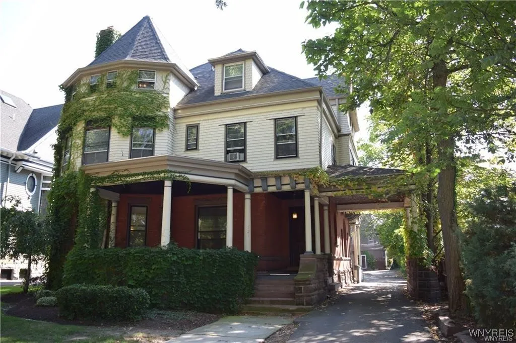 721 West Ferry, Buffalo, New York 14222, Buffalo, New York 14222, 1 Bedroom Bedrooms, 4 Rooms Rooms,1 BathroomBathrooms,Residential Lease,Closed,721 West Ferry, Buffalo, New York 14222,B1616725