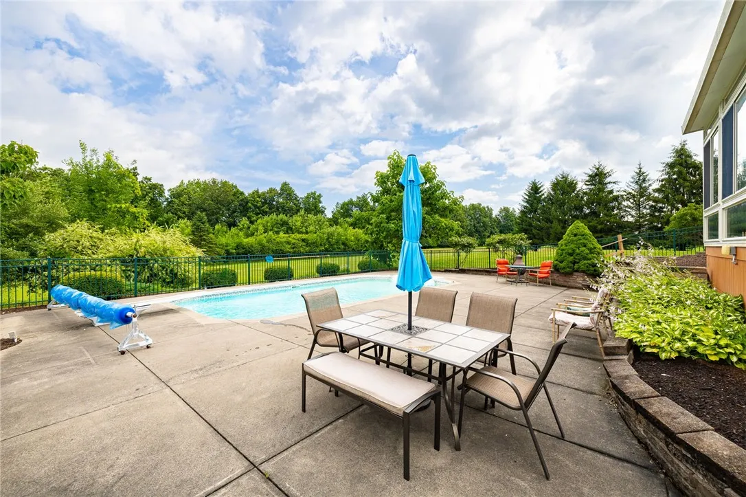 16 Portofino Circle, Mendon, New York 14467, Mendon, New York 14467, 4 Bedrooms Bedrooms, 9 Rooms Rooms,2 BathroomsBathrooms,Residential,Closed,16 Portofino Circle, Mendon, New York 14467,0,R1618344