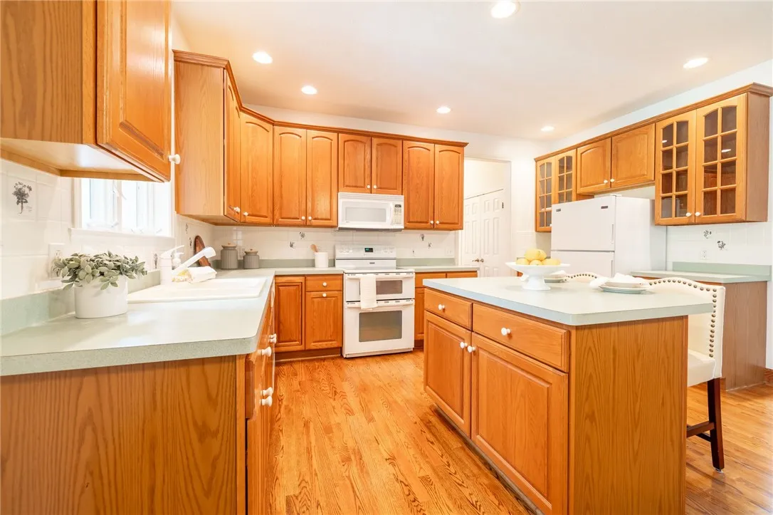 16 Portofino Circle, Mendon, New York 14467, Mendon, New York 14467, 4 Bedrooms Bedrooms, 9 Rooms Rooms,2 BathroomsBathrooms,Residential,Closed,16 Portofino Circle, Mendon, New York 14467,0,R1618344
