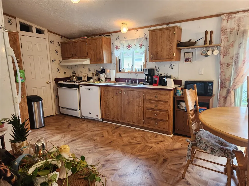 97 Locust Drive, Hamlin, New York 14464, Hamlin, New York 14464, 3 Bedrooms Bedrooms, 7 Rooms Rooms,2 BathroomsBathrooms,Residential,Closed,97 Locust Drive, Hamlin, New York 14464,0,R1624317