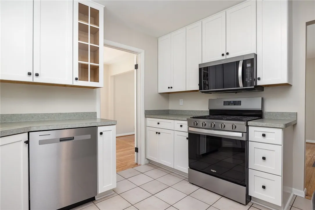 KITCHEN -  ALL NEW APPLICANCES