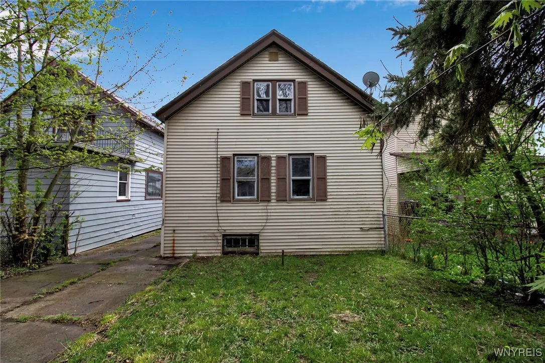92 Millicent Avenue, Buffalo, New York 14215, Buffalo, New York 14215, 4 Bedrooms Bedrooms, 7 Rooms Rooms,1 BathroomBathrooms,Residential,Closed,92 Millicent Avenue, Buffalo, New York 14215,0,B1623644