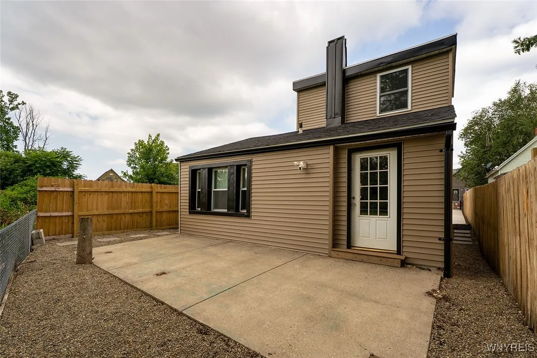 29 Melvin Place, Buffalo, New York 14210, Buffalo, New York 14210, 4 Bedrooms Bedrooms, ,2 BathroomsBathrooms,Residential,Closed,29 Melvin Place, Buffalo, New York 14210,0,B1624512