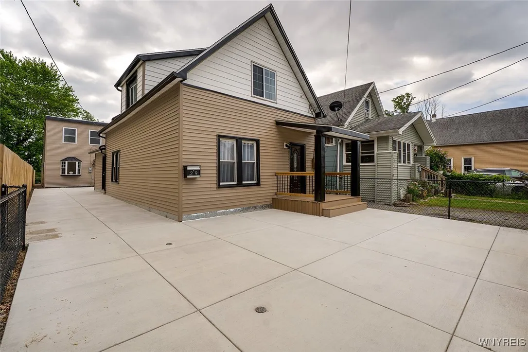 29 Melvin Place, Buffalo, New York 14210, Buffalo, New York 14210, 4 Bedrooms Bedrooms, ,2 BathroomsBathrooms,Residential,Closed,29 Melvin Place, Buffalo, New York 14210,0,B1624512