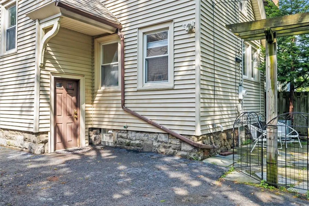 313 Linden Street, Rochester, New York 14620, Rochester, New York 14620, 3 Bedrooms Bedrooms, 7 Rooms Rooms,1 BathroomBathrooms,Residential,Closed,313 Linden Street, Rochester, New York 14620,0,R1623826