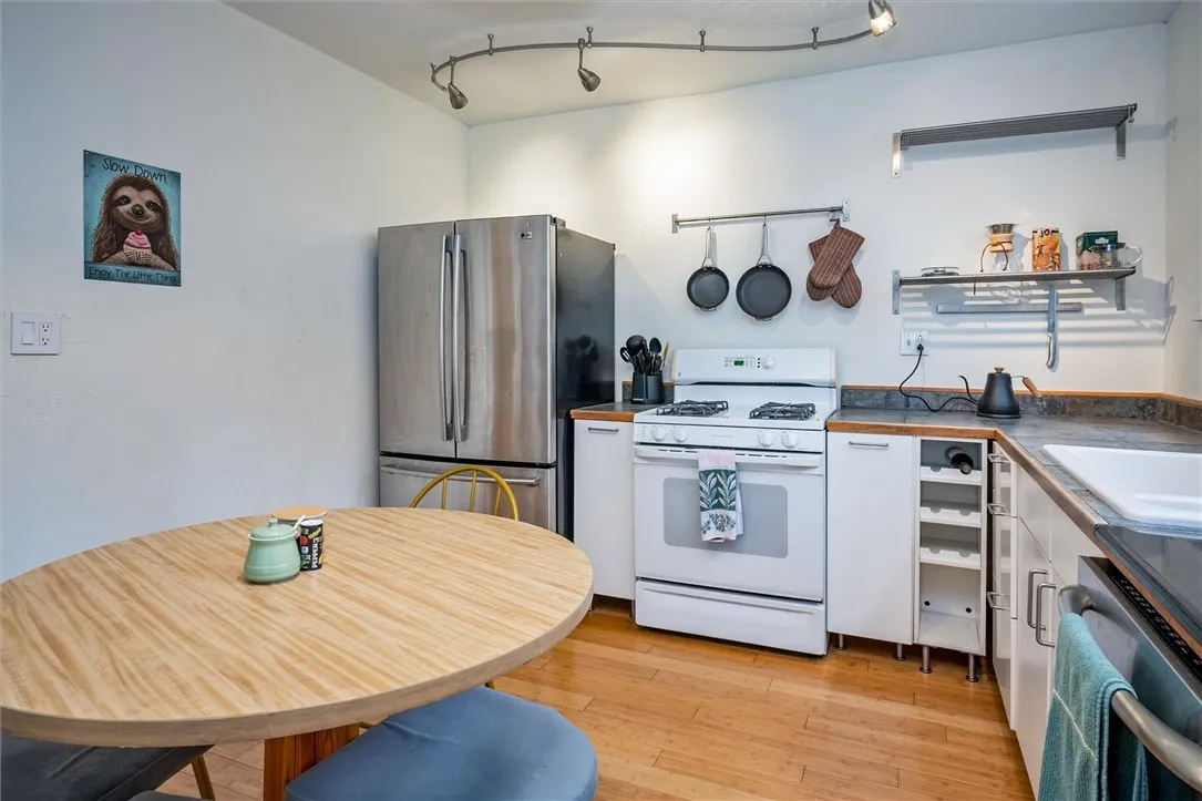 313 Linden Street, Rochester, New York 14620, Rochester, New York 14620, 3 Bedrooms Bedrooms, 7 Rooms Rooms,1 BathroomBathrooms,Residential,Closed,313 Linden Street, Rochester, New York 14620,0,R1623826
