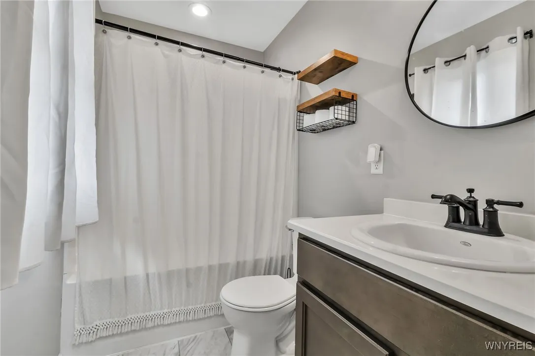 80 Greenspring Court, West Seneca, New York 14224, West Seneca, New York 14224, 4 Bedrooms Bedrooms, 7 Rooms Rooms,2 BathroomsBathrooms,Residential,Closed,80 Greenspring Court, West Seneca, New York 14224,0,B1623018