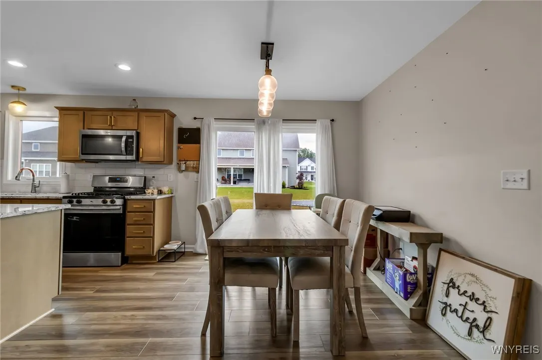 80 Greenspring Court, West Seneca, New York 14224, West Seneca, New York 14224, 4 Bedrooms Bedrooms, 7 Rooms Rooms,2 BathroomsBathrooms,Residential,Closed,80 Greenspring Court, West Seneca, New York 14224,0,B1623018