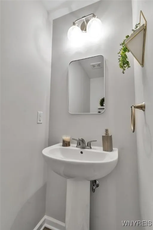 80 Greenspring Court, West Seneca, New York 14224, West Seneca, New York 14224, 4 Bedrooms Bedrooms, 7 Rooms Rooms,2 BathroomsBathrooms,Residential,Closed,80 Greenspring Court, West Seneca, New York 14224,0,B1623018