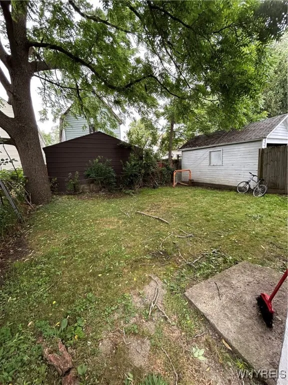 18 Kamper Avenue, Buffalo, New York 14210, Buffalo, New York 14210, 6 Bedrooms Bedrooms, ,2 BathroomsBathrooms,Residential,For Sale,18 Kamper Avenue, Buffalo, New York 14210,B1623761