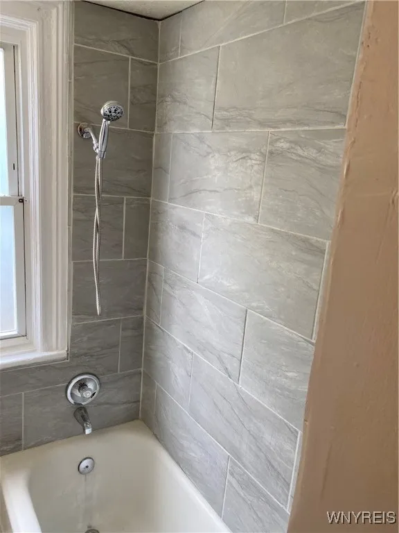18 Kamper Avenue, Buffalo, New York 14210, Buffalo, New York 14210, 6 Bedrooms Bedrooms, ,2 BathroomsBathrooms,Residential,For Sale,18 Kamper Avenue, Buffalo, New York 14210,B1623761