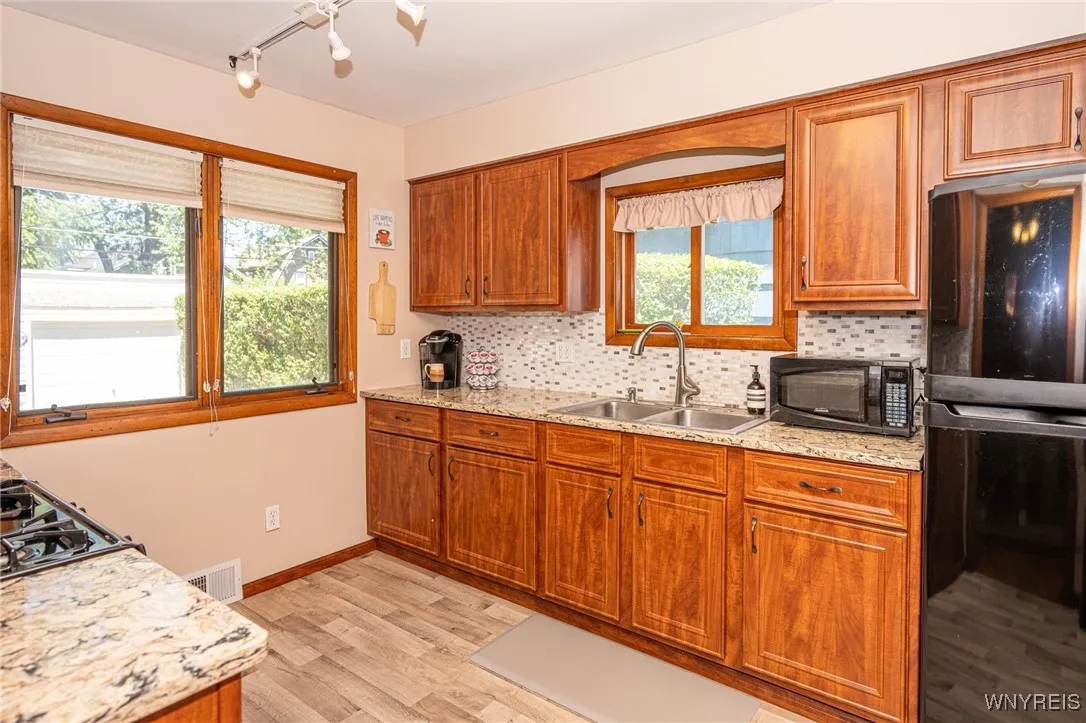 24 Delwood Road, Tonawanda, New York 14217, Tonawanda, New York 14217, 3 Bedrooms Bedrooms, 7 Rooms Rooms,1 BathroomBathrooms,Residential,For Sale,24 Delwood Road, Tonawanda, New York 14217,B1624177