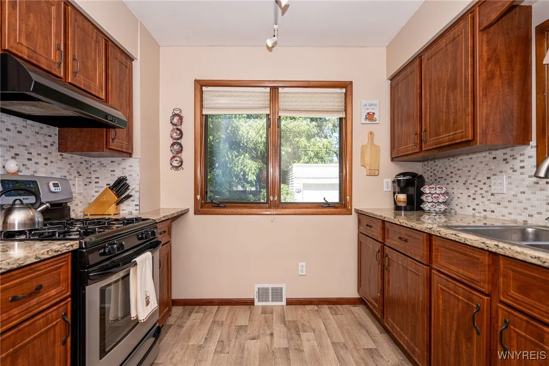 24 Delwood Road, Tonawanda, New York 14217, Tonawanda, New York 14217, 3 Bedrooms Bedrooms, 7 Rooms Rooms,1 BathroomBathrooms,Residential,For Sale,24 Delwood Road, Tonawanda, New York 14217,B1624177