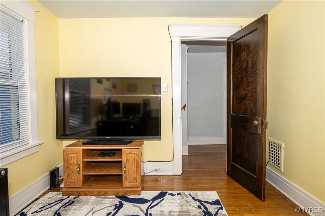 24 Delwood Road, Tonawanda, New York 14217, Tonawanda, New York 14217, 3 Bedrooms Bedrooms, 7 Rooms Rooms,1 BathroomBathrooms,Residential,For Sale,24 Delwood Road, Tonawanda, New York 14217,B1624177