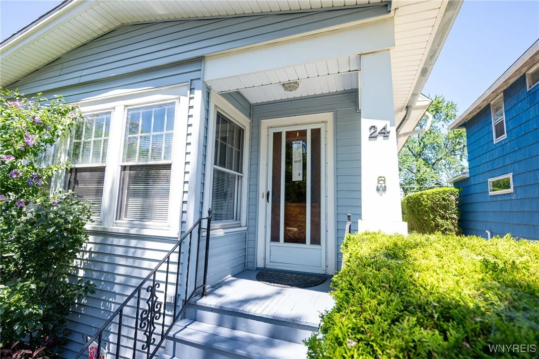24 Delwood Road, Tonawanda, New York 14217, Tonawanda, New York 14217, 3 Bedrooms Bedrooms, 7 Rooms Rooms,1 BathroomBathrooms,Residential,For Sale,24 Delwood Road, Tonawanda, New York 14217,B1624177