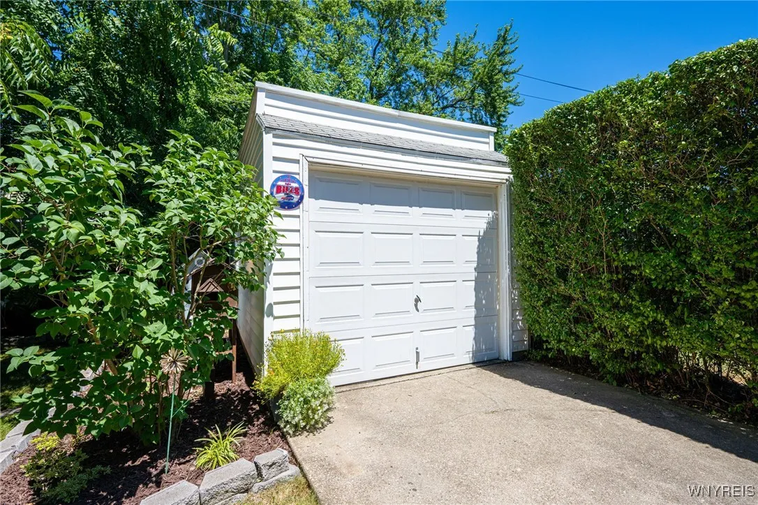 24 Delwood Road, Tonawanda, New York 14217, Tonawanda, New York 14217, 3 Bedrooms Bedrooms, 7 Rooms Rooms,1 BathroomBathrooms,Residential,For Sale,24 Delwood Road, Tonawanda, New York 14217,B1624177