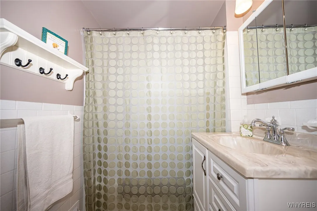 24 Delwood Road, Tonawanda, New York 14217, Tonawanda, New York 14217, 3 Bedrooms Bedrooms, 7 Rooms Rooms,1 BathroomBathrooms,Residential,For Sale,24 Delwood Road, Tonawanda, New York 14217,B1624177