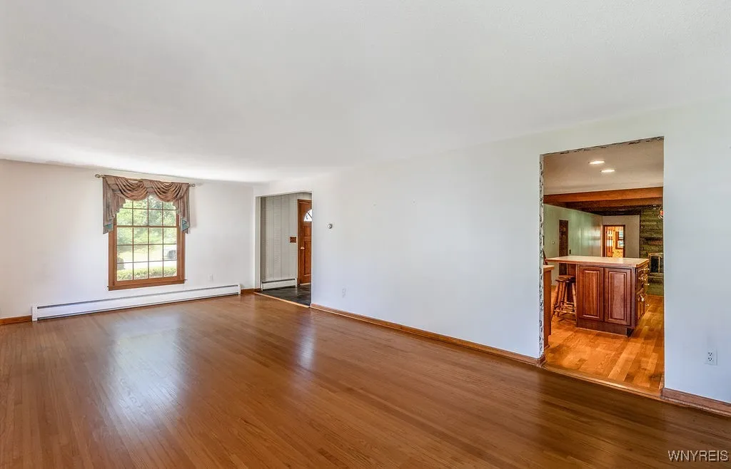 4900 Cliffside Drive West, Clarence, New York 1403, Clarence, New York 14031, 4 Bedrooms Bedrooms, 10 Rooms Rooms,1 BathroomBathrooms,Residential,For Sale,4900 Cliffside Drive West, Clarence, New York 1403,B1624428