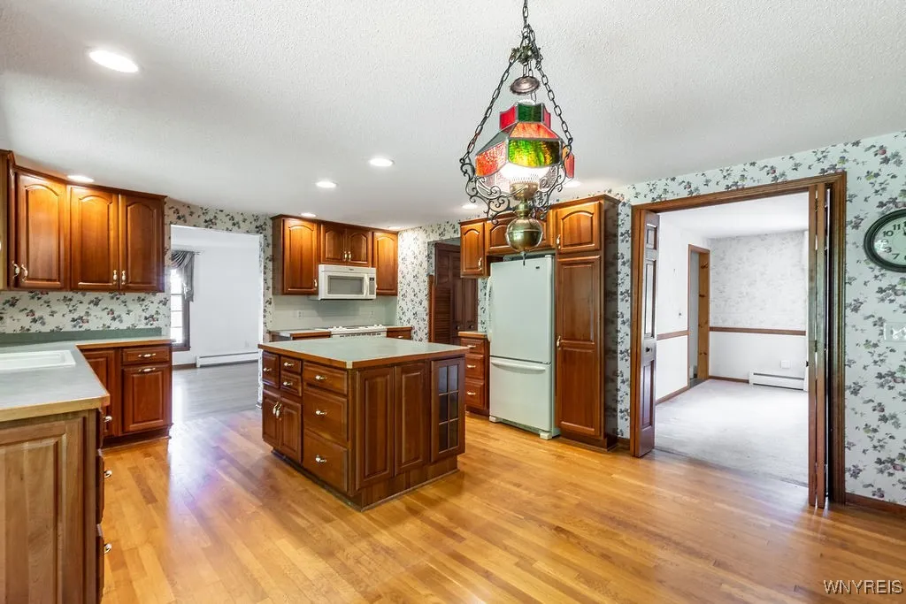 4900 Cliffside Drive West, Clarence, New York 1403, Clarence, New York 14031, 4 Bedrooms Bedrooms, 10 Rooms Rooms,1 BathroomBathrooms,Residential,For Sale,4900 Cliffside Drive West, Clarence, New York 1403,B1624428