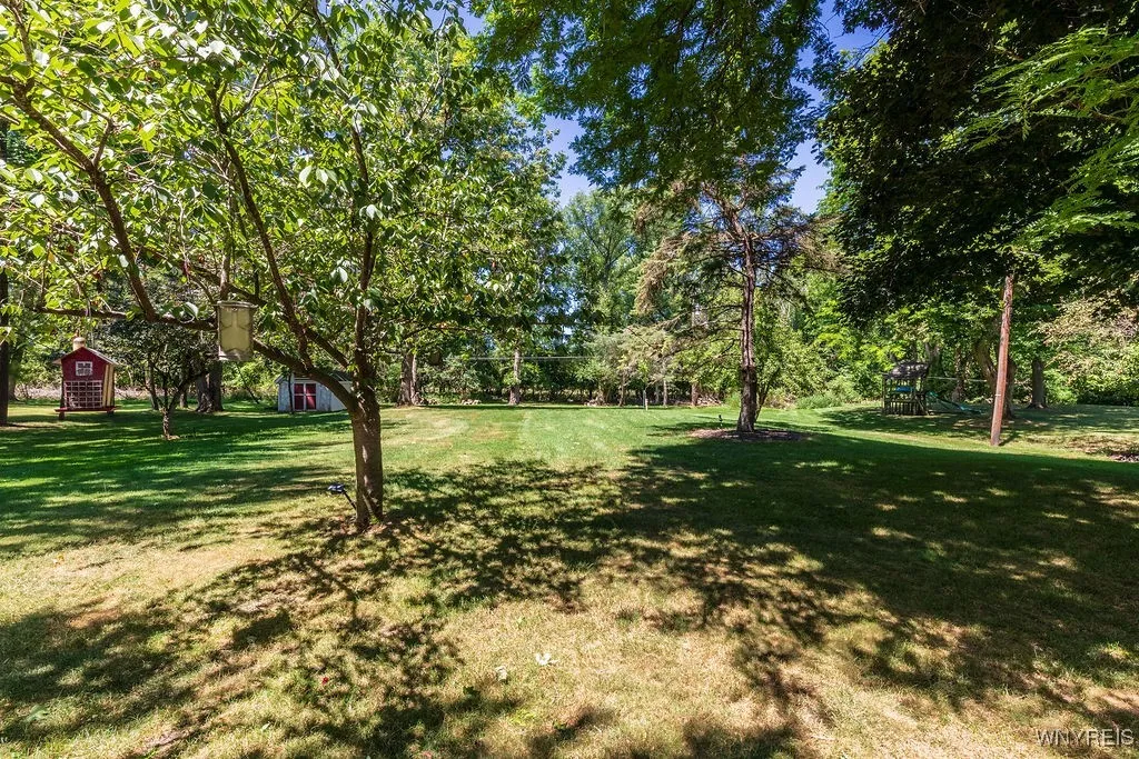 4900 Cliffside Drive West, Clarence, New York 1403, Clarence, New York 14031, 4 Bedrooms Bedrooms, 10 Rooms Rooms,1 BathroomBathrooms,Residential,For Sale,4900 Cliffside Drive West, Clarence, New York 1403,B1624428
