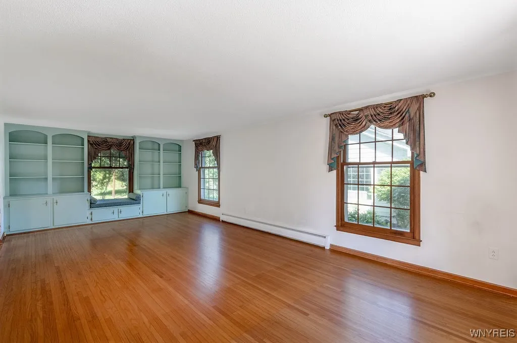 4900 Cliffside Drive West, Clarence, New York 1403, Clarence, New York 14031, 4 Bedrooms Bedrooms, 10 Rooms Rooms,1 BathroomBathrooms,Residential,For Sale,4900 Cliffside Drive West, Clarence, New York 1403,B1624428