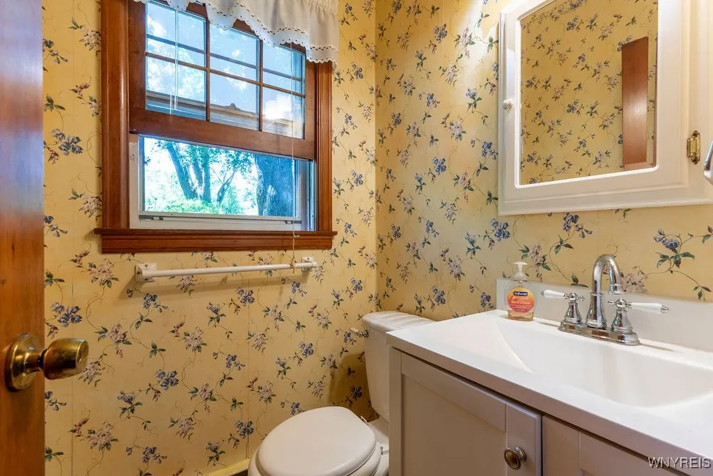 4900 Cliffside Drive West, Clarence, New York 1403, Clarence, New York 14031, 4 Bedrooms Bedrooms, 10 Rooms Rooms,1 BathroomBathrooms,Residential,For Sale,4900 Cliffside Drive West, Clarence, New York 1403,B1624428