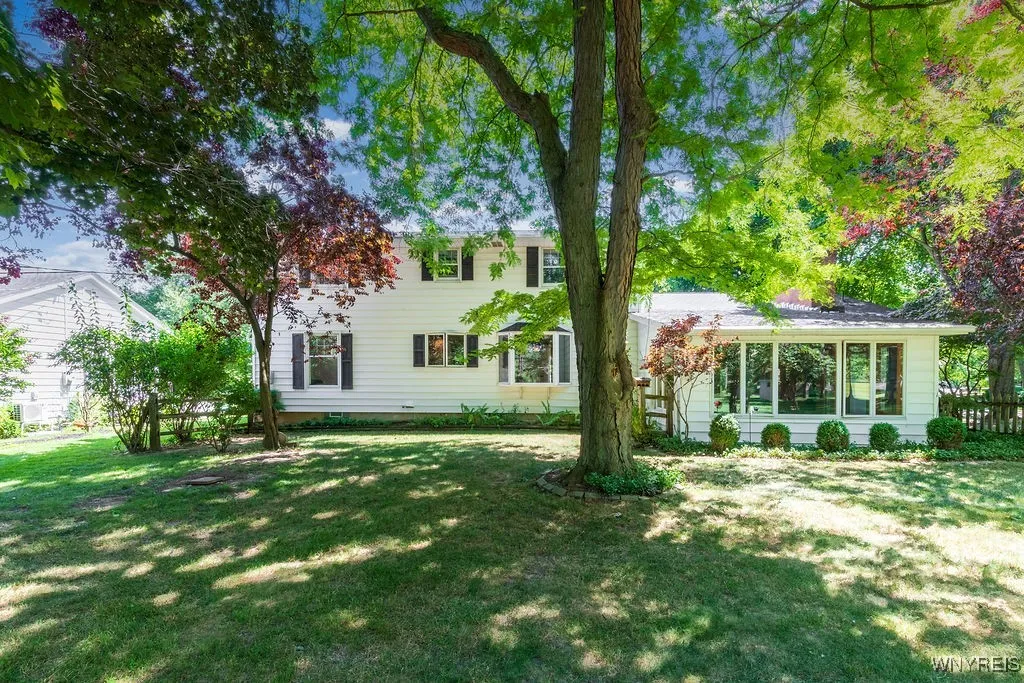 4900 Cliffside Drive West, Clarence, New York 1403, Clarence, New York 14031, 4 Bedrooms Bedrooms, 10 Rooms Rooms,1 BathroomBathrooms,Residential,For Sale,4900 Cliffside Drive West, Clarence, New York 1403,B1624428