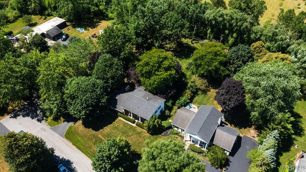 4900 Cliffside Drive West, Clarence, New York 1403, Clarence, New York 14031, 4 Bedrooms Bedrooms, 10 Rooms Rooms,1 BathroomBathrooms,Residential,For Sale,4900 Cliffside Drive West, Clarence, New York 1403,B1624428