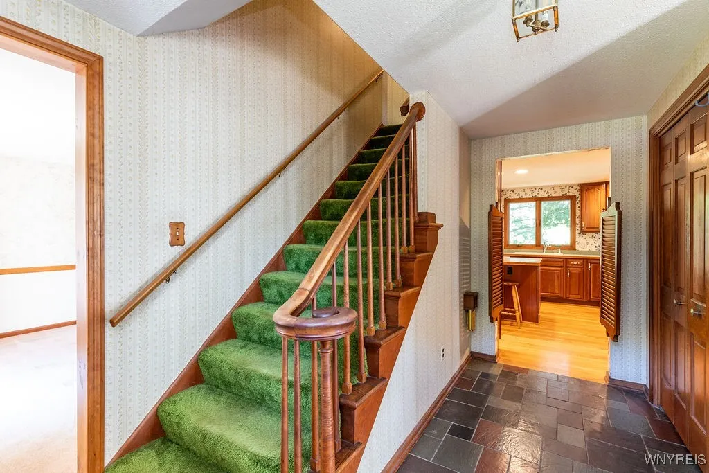 4900 Cliffside Drive West, Clarence, New York 1403, Clarence, New York 14031, 4 Bedrooms Bedrooms, 10 Rooms Rooms,1 BathroomBathrooms,Residential,For Sale,4900 Cliffside Drive West, Clarence, New York 1403,B1624428
