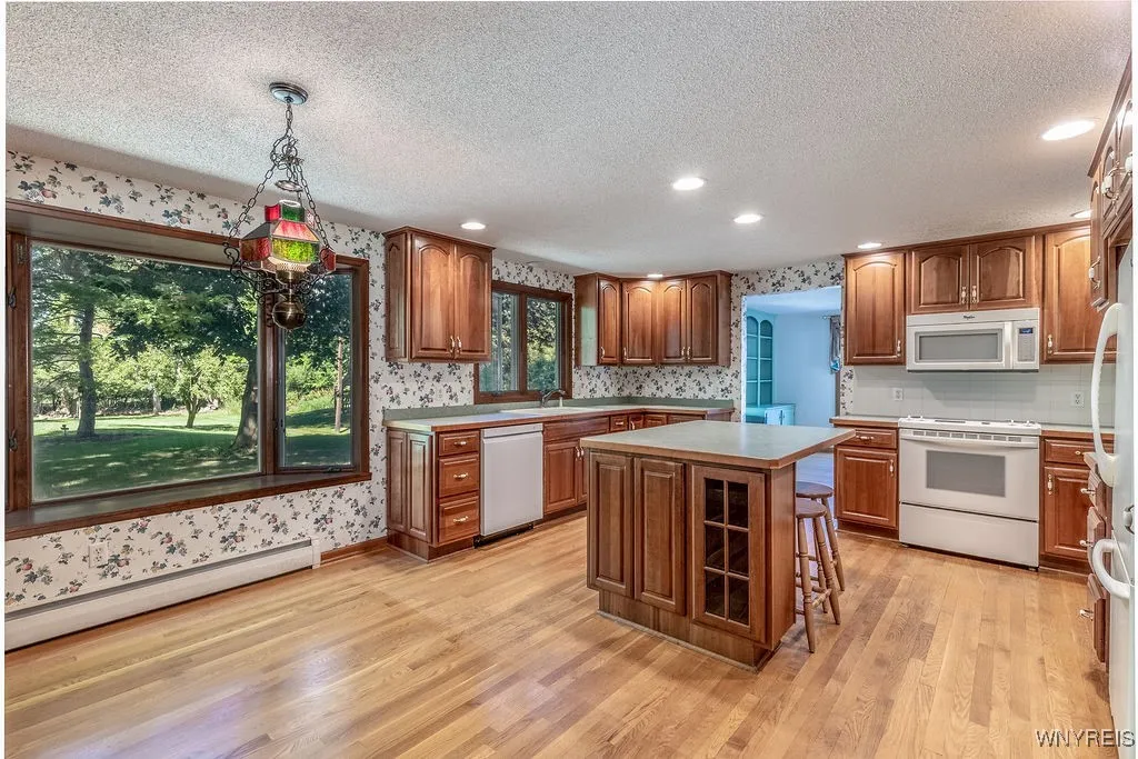 4900 Cliffside Drive West, Clarence, New York 1403, Clarence, New York 14031, 4 Bedrooms Bedrooms, 10 Rooms Rooms,1 BathroomBathrooms,Residential,For Sale,4900 Cliffside Drive West, Clarence, New York 1403,B1624428